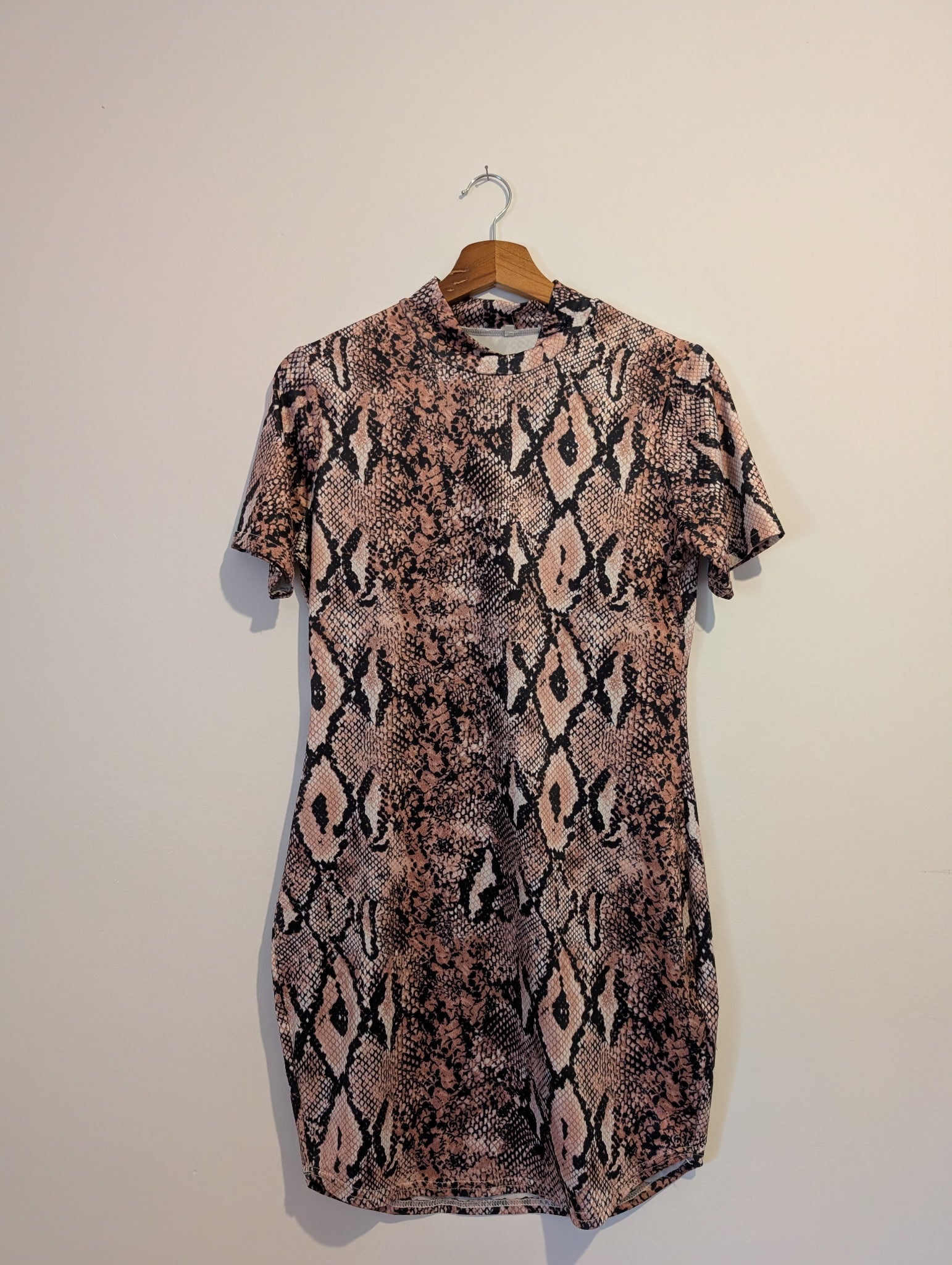 Robe courte moulante imprimé python