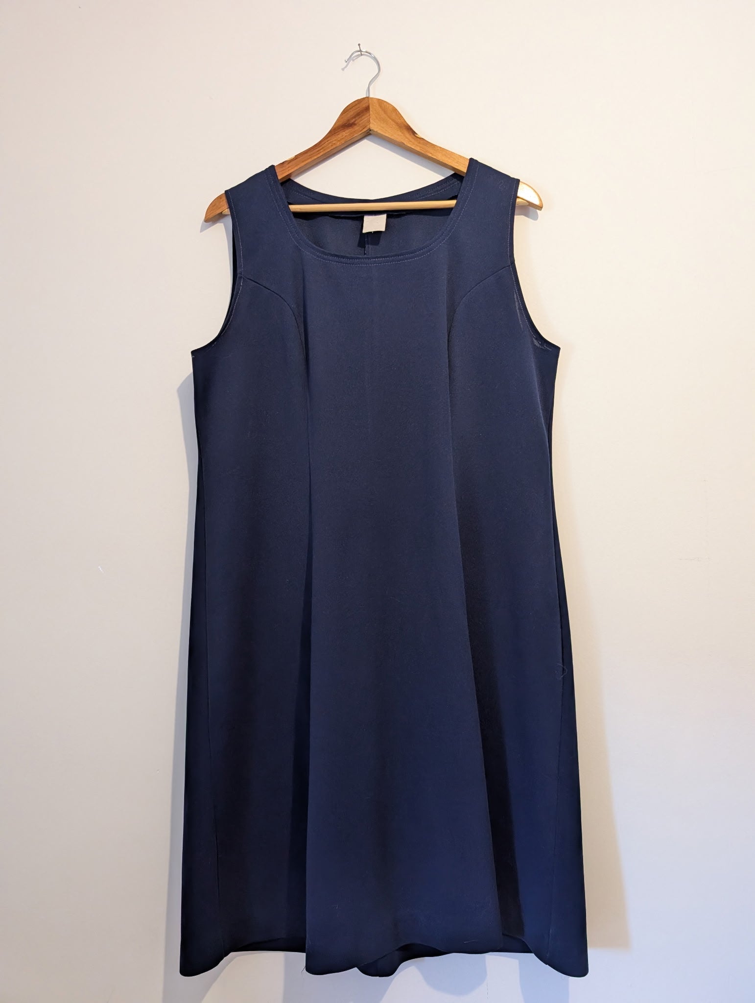 Robe courte évasée bleu marine à plis